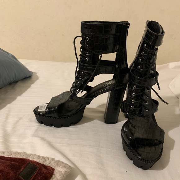 Size 8 open toe heels - Picture 6 of 8